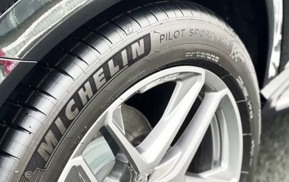 9 Sản Phẩm Hỗ Trợ Ô Tô Không Thể Thiếu Giúp Tài Xế An Toàn Trên Mọi Hành Trình